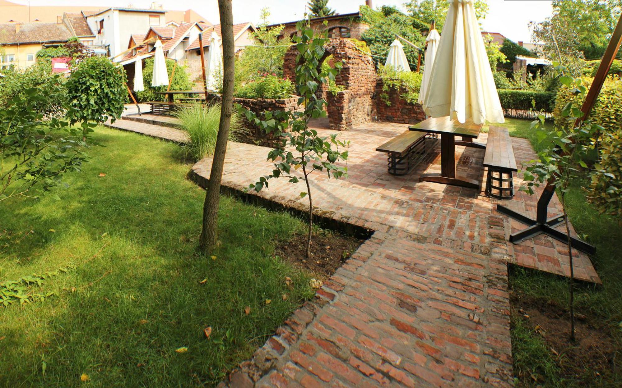 Hotel Poesis Satu Mare Exterior photo