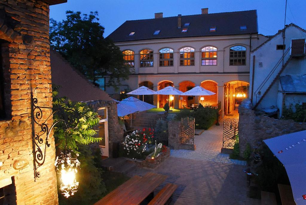 Hotel Poesis Satu Mare Exterior photo