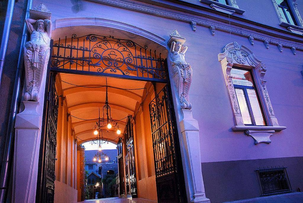 Hotel Poesis Satu Mare Exterior photo